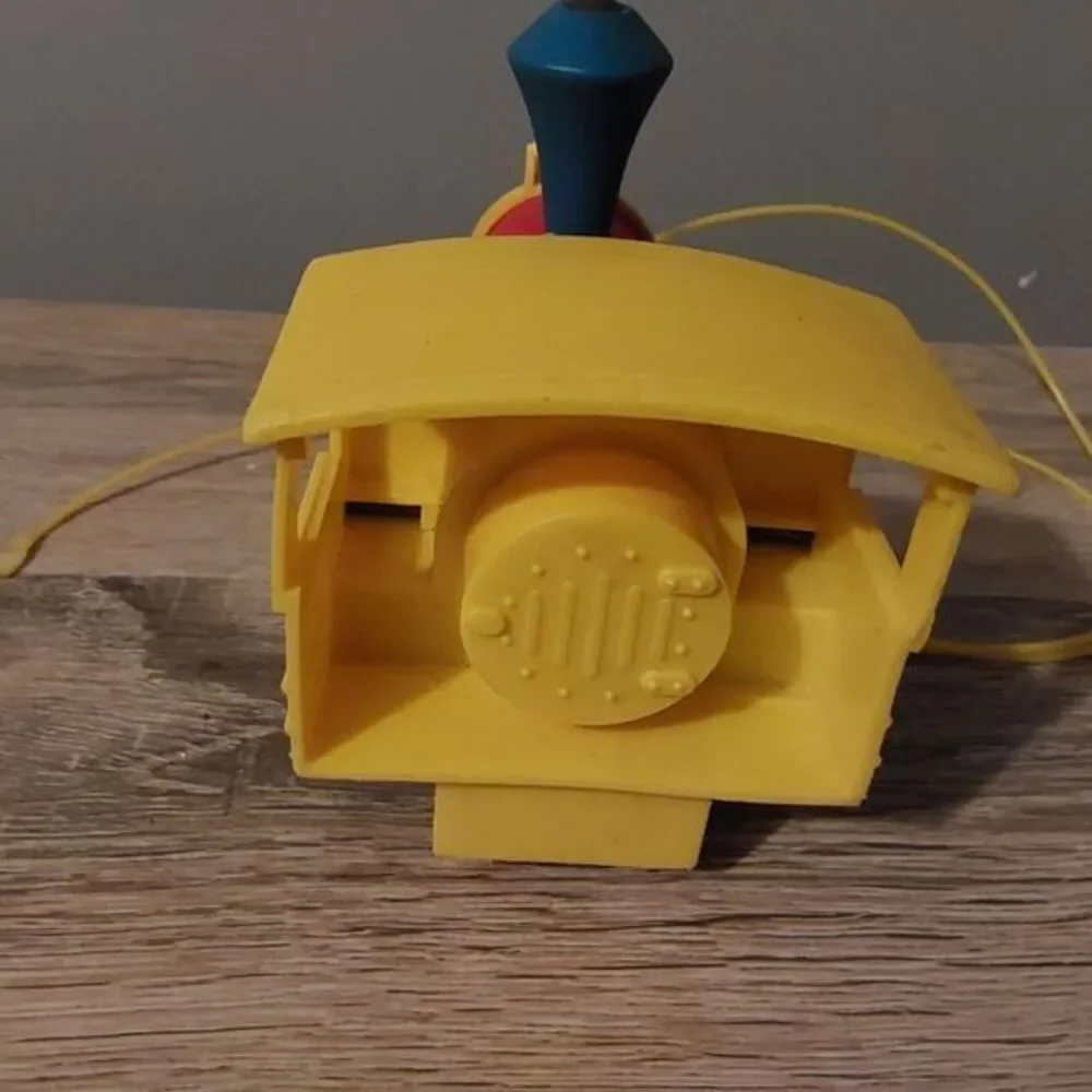 Vintage 1964 Fisher Price Toot Toot Pull Toy Train Engine‎ No. 643